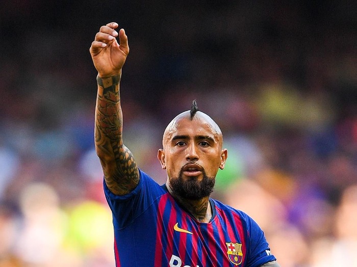 BARCELONA, SPAIN - SEPTEMBER 29:  Arturo Vidal of FC Barcelona reacts during the La Liga match between FC Barcelona and Athletic Club at Camp Nou on September 29, 2018 in Barcelona, Spain.  (Photo by David Ramos/Getty Images)