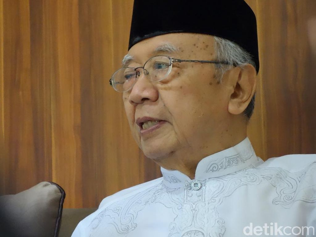 Gus Solah Bicara Soal Kehebohan Seputar Pemeriksaan Amien Rais Gus Solah Bicara Soal Kehebohan Seputar Pemeriksaan Amien Rais