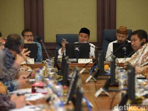 Kumpulkan 11 Direktur Utama, Wagub Jabar Evaluasi Kinerja BUMD Kumpulkan 11 Direktur Utama, Wagub Jabar Evaluasi Kinerja BUMD