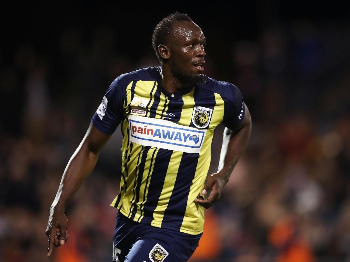 Usain Bolt mencetak gol profesional pertamanya (Matt King/Getty Images)