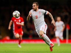 Paco Alcacer yang menjadi pencetak gol pertama. Dia meneruskan umpan Saul Niguez pada menit kedelapan. (Foto: Andrew Couldridge/Action Images via Reuters)