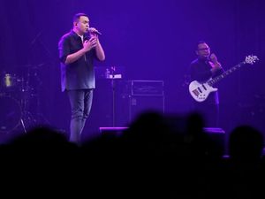 Tulus Dibuat Panik dengan Antusias Penonton Konser Monokrom
