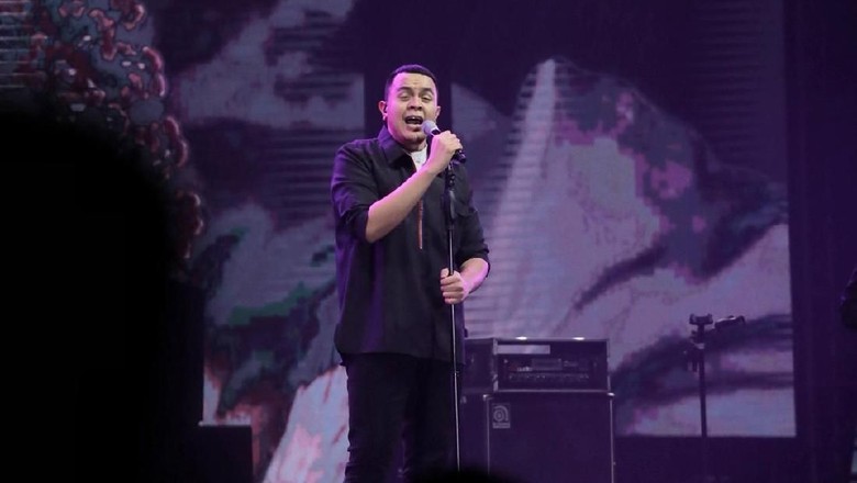 Bawakan Gajah, Tulus Sediakan Ruang Sendiri di Konser Monokrom