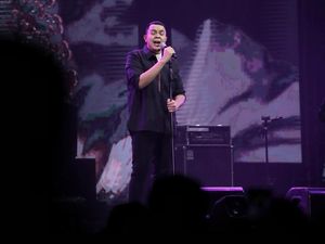 Bawakan Gajah, Tulus Sediakan Ruang Sendiri di Konser Monokrom