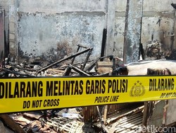 Polisi Olah TKP Kebakaran Stan di Pasar Induk Bondowoso