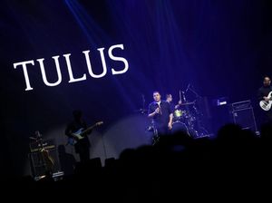 Langit Abu-Abu Versi Acapella Bikin Tulus Menangis di Panggung
