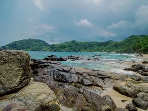 Seru-seruan di Pantai Wediombo, Lakukan Hal Ini