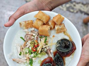 Gurih Lembut Bubur Oriental di 5 Tempat Makan Ini Gurih Lembut Bubur Oriental di 5 Tempat Makan Ini