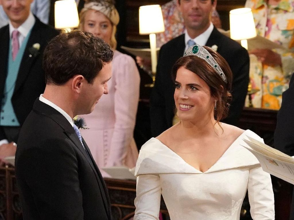 Putri Eugenie Diam-diam Suka Kepo dengan Gaya Meghan Markle Putri Eugenie Diam-diam Suka Kepo dengan Gaya Meghan Markle