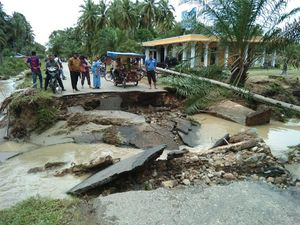 Video: Terjangan Banjir di Mandailing Natal, 17 Nyawa Melayang