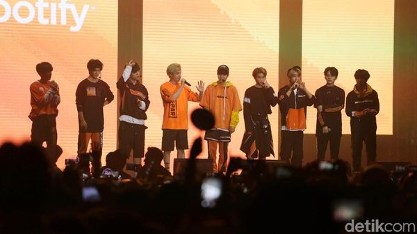 Intip Lagi Aksi Keren Stray Kids di Panggung Spotify on Stage