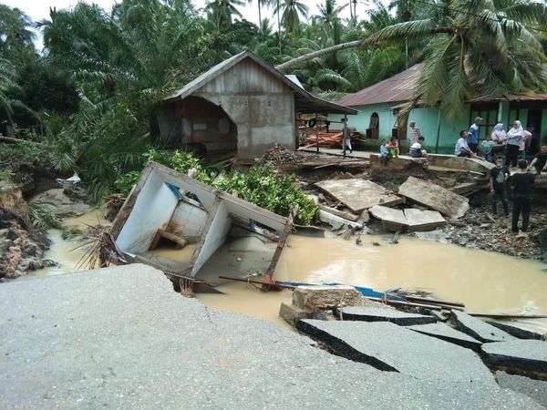 Potret Kerusakan Pasca Banjir Bandang di Mandailing Natal