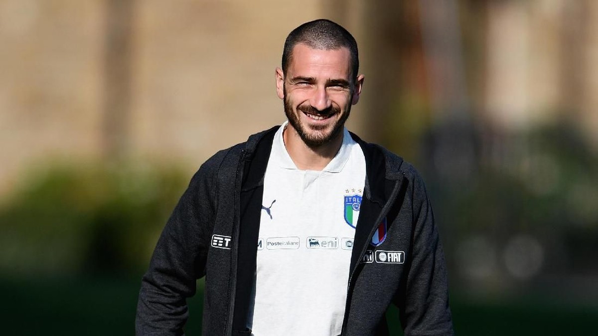 Leonardo Bonucci mendukung AC Milan dalam Derby della Madonnina. (Foto: Claudio Villa/Getty Images)