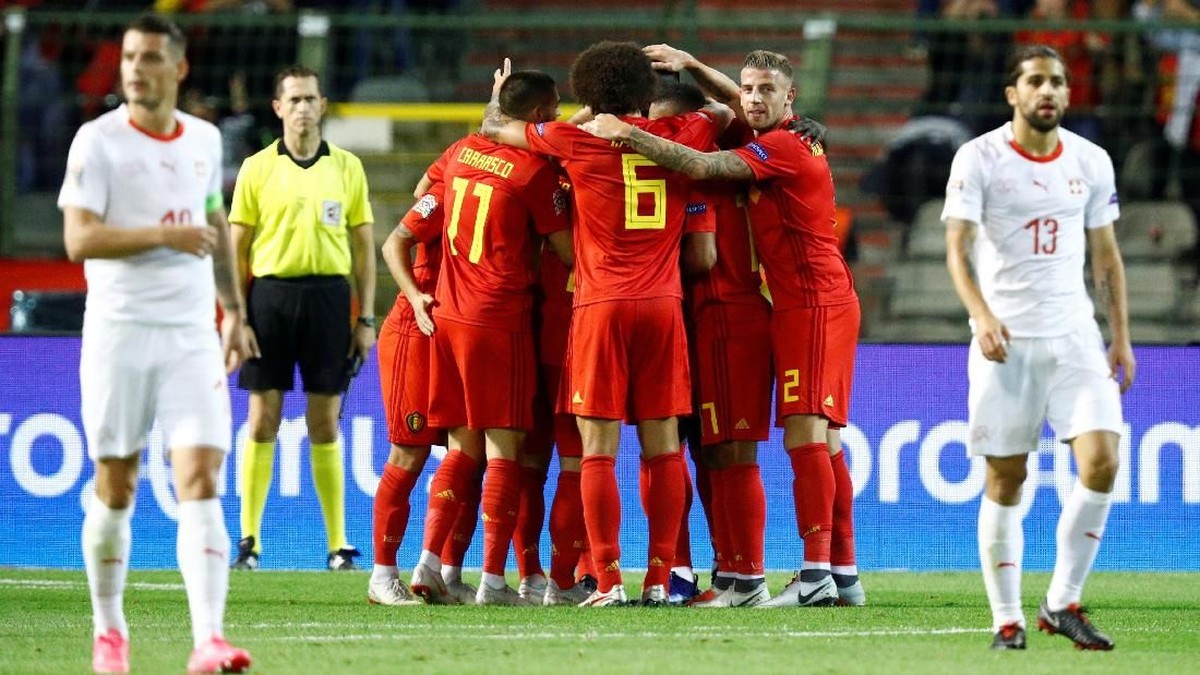 Romelu Lukaku mencetak dua gol untuk memenangkan Belgia atas Swiss 2-1. (Foto: Francois Lenoir/Reuters)