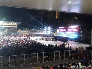 Menanti Pesta Kemenangan di Stadion Madya Menanti Pesta Kemenangan di Stadion Madya