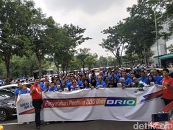 Setelah 3 Bulan, Honda Serahkan 200 Brio Model Baru ke Pemiliknya