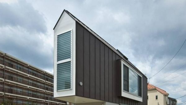 Wow! Rumah Ini Luarnya Mungil tapi Dalamnya Mewah Lho