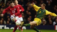 Wayne Rooney debut di timnas Inggris di usia 17 tahun 111 hari. Dia debut di laga uji coba melawan Australia pada 12 Februari 2003. Foto: Jamie McDonald/Getty Images