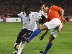 Micah Richards debut di timnas senior Inggris di usia 18 tahun 144 hari. Ia diturunkan di laga uji coba melawan Belanda pada 15 November 2006. Foto: Laurence Griffiths/Getty Images