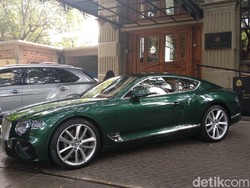 Komunitas Supercar Indonesia Menjajal Bentley Continental GT