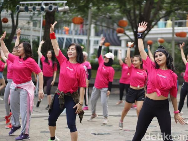Seru-seruan Bareng Komunitas LovePink, Zumba Sambil Cek Payudara
