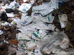 KIS yang Dibuang di Tempat Sampah Milik Warga 8 Desa di Pandeglang