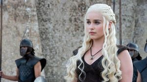 Seperti di GOT, Emilia Clarke Juga Berjuang Bertahan Hidup