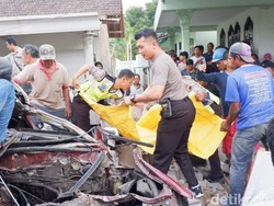 Bus Pariwasata Tabrak Mobil di Boyolali, 7 Orang Tewas