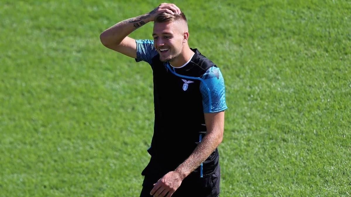 Sergej Milinkovic-Savic tak tertarik pindah ke Manchester United. (Foto: Paolo Bruno/Getty Images)