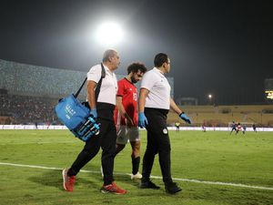 Salah Bersama Mesir: Cetak Gol dari Tendangan Sudut, Kemudian Cedera Salah Bersama Mesir: Cetak Gol dari Tendangan Sudut, Kemudian Cedera