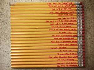 Bikin Haru, Ibu Semangati Anaknya Lewat Pesan Manis di Pensil