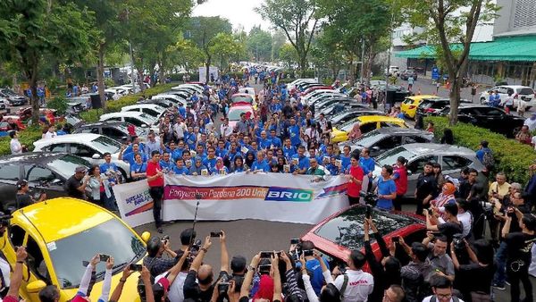 Honda Serah Terima Unit dan Umumkan Pemenang Kontes All New Honda Brio