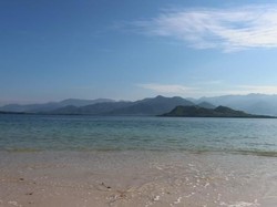 Polewali Mandar Punya Pantai Cantik Buat Libur Akhir Pekan