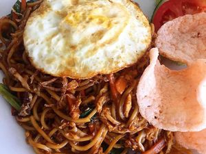 Santai di Hari Minggu Paling Mantap Sarapan Mie Goreng