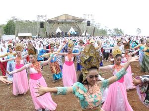 Tari Jipeng di Festival Geopark Ciletuh Sabet Rekor Dunia Tari Jipeng di Festival Geopark Ciletuh Sabet Rekor Dunia