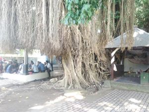Mengenal Makam Loang Baloq, Lokasi Perayaan Lebaran Ketupat di Mataram Mengenal Makam Loang Baloq, Lokasi Perayaan Lebaran Ketupat di Mataram