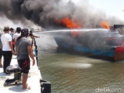Detik-detik Kapal Ikan di Pelabuhan Probolinggo Ludes Dilalap Api