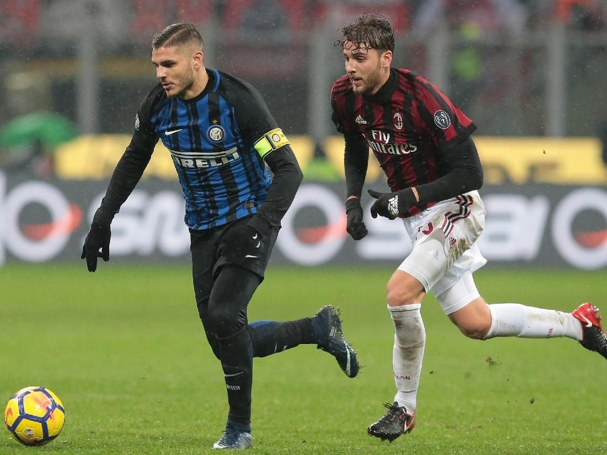 Salah satu aksi Mauro Icardi pada Inter Milan vs AC Milan. (Foto: Emilio Andreoli/Getty Images)