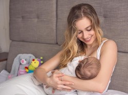 ASI Keluar Sebelum Bayi Lahir, Normal Nggak Sih?