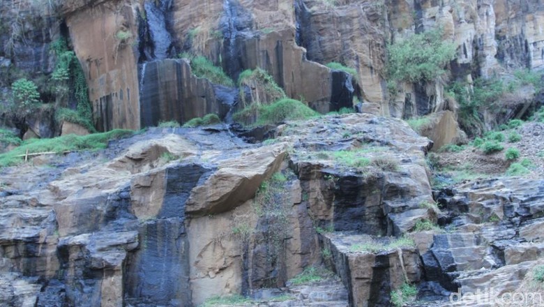 Curug Batu Templek di Bandung yang ibarat buatan insan (Wisma/detikTravel)