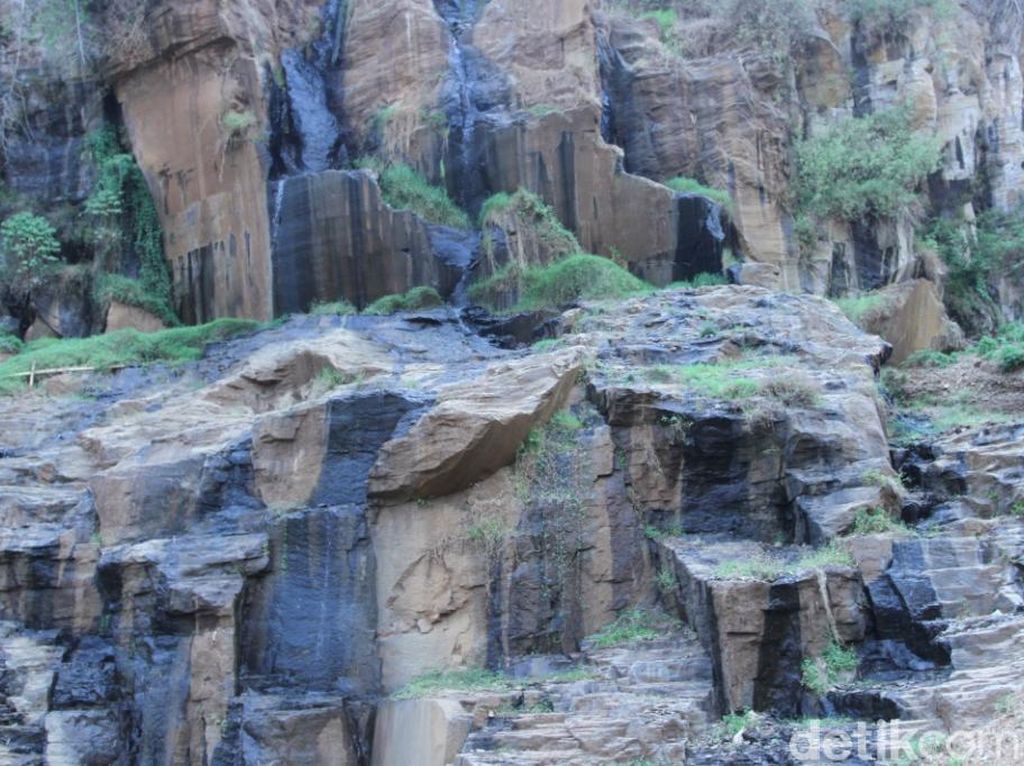 Bukan Buatan Manusia, Curug Batu Templek di Bandung Cantiknya Alami Bukan Buatan Manusia, Curug Batu Templek di Bandung Cantiknya Alami
