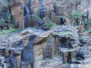 Bukan Buatan Manusia, Curug Batu Templek di Bandung Cantiknya Alami Bukan Buatan Manusia, Curug Batu Templek di Bandung Cantiknya Alami