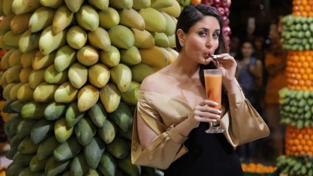 Suka Makanan Manis, Ini Keseruan Kareena Kapoor Saat Makan Bersama Keluarga