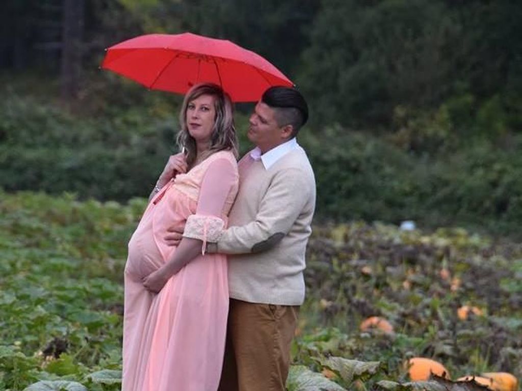 Hiii Seram! Foto Kehamilan Pasangan Bertema Alien Ini Viral