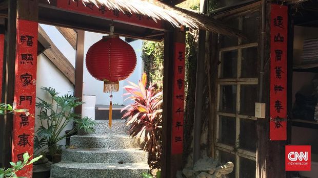 Zhuo Ye Cottage adalah menjual kain berwarna biru indigo. Lokasi wisata ini juga memiliki perkebunan, restoran dan penginapan bertemakan rumah tradisional Taiwan.