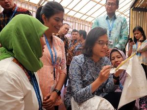 Piawainya Sri Mulyani Nyanting Hingga Jadi Vokalis di Bali Piawainya Sri Mulyani Nyanting Hingga Jadi Vokalis di Bali