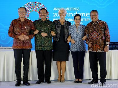 Saling Bergandeng Tangan Tutup IMF-WB di Bali