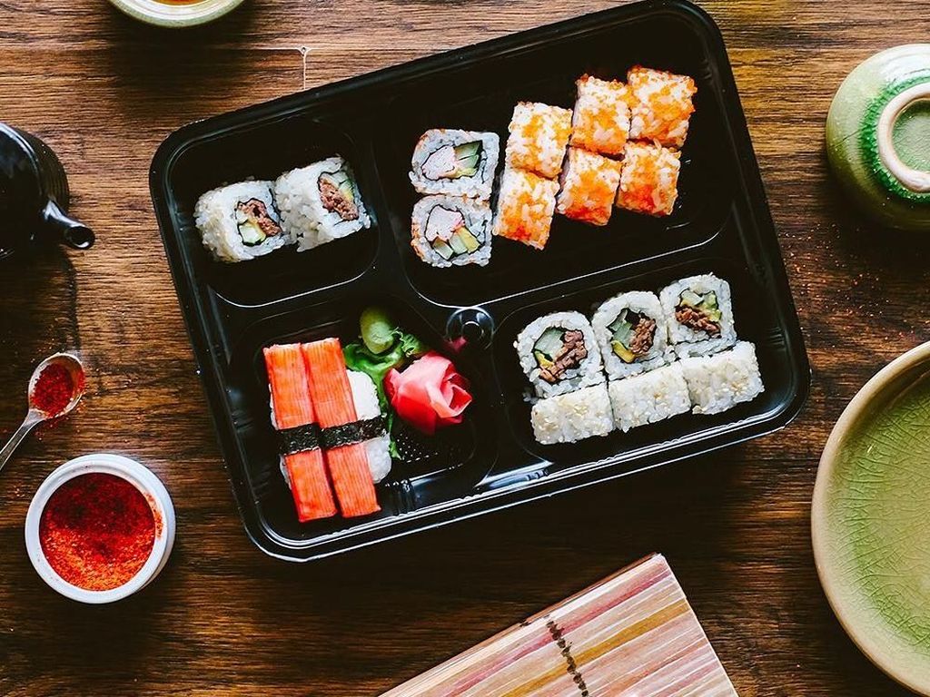 5 Tempat Makan Sushi Enak di Singapura yang Tak Bikin Kantong Bolong 5 Tempat Makan Sushi Enak di Singapura yang Tak Bikin Kantong Bolong