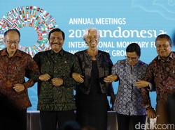 Buntut Panjang Luhut-Sri Mulyani Pose Satu Jari