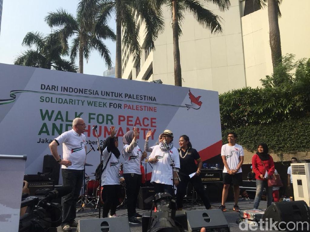 Menlu RI dan Palestina Jalan Santai Walk for Peace di CFD Menlu RI dan Palestina Jalan Santai Walk for Peace di CFD